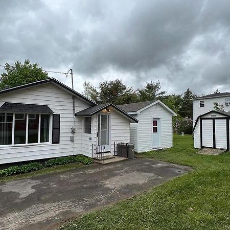 Cozy Chalet Near The Beach Shediac Eksteriør bilde