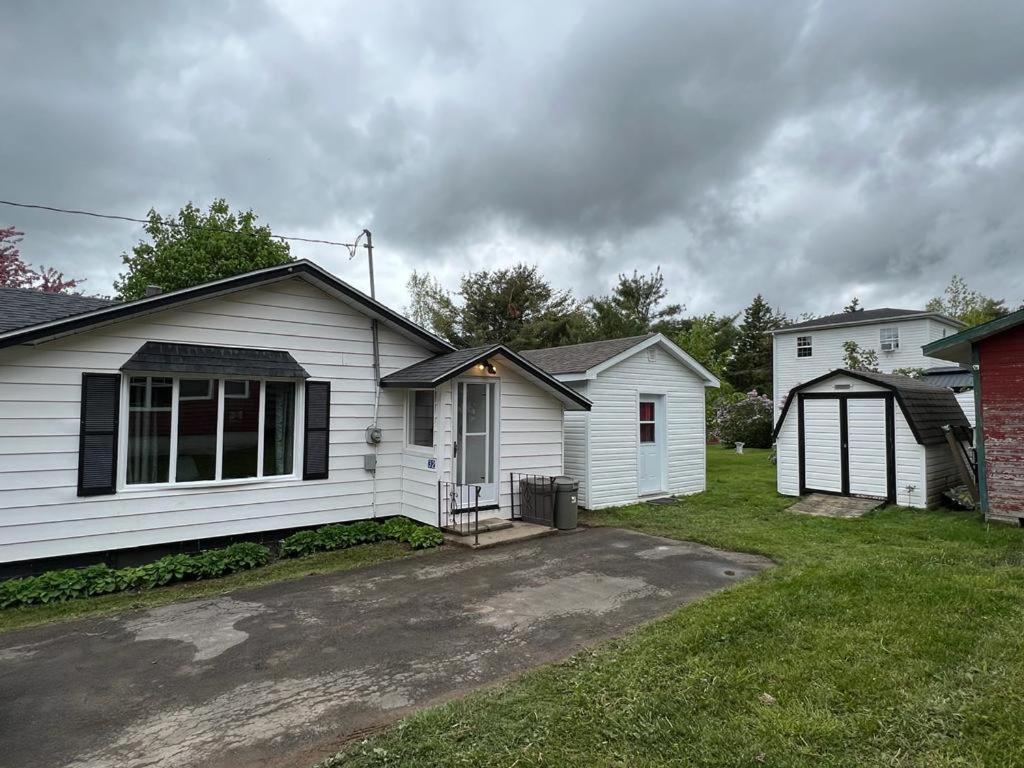 Cozy Chalet Near The Beach Shediac Eksteriør bilde
